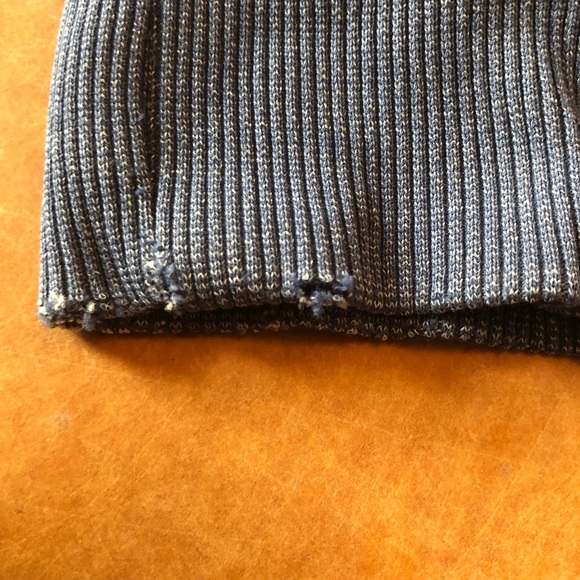 Columbia Large Sweatshirt - Picture 6 of 7